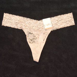 Candie's NWT Nude Lace Thong 3CP069 Medium